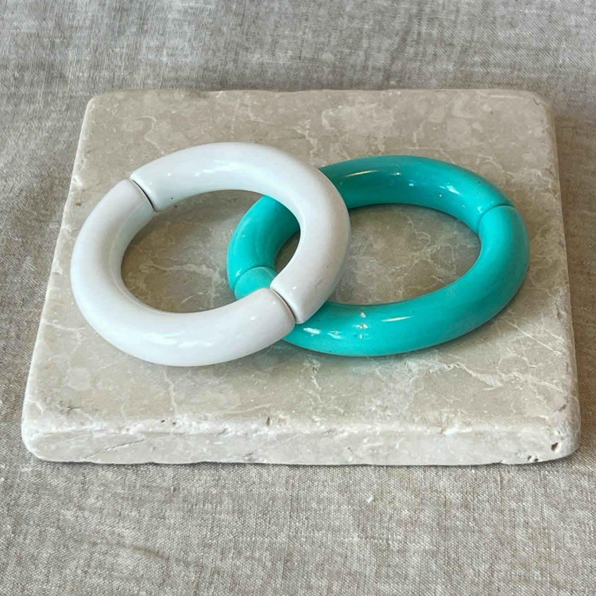 Oval Bracelet with magnet close
